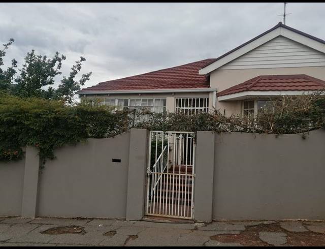 6 BEDROOM HOUSE FOR SALE IN MALVERN